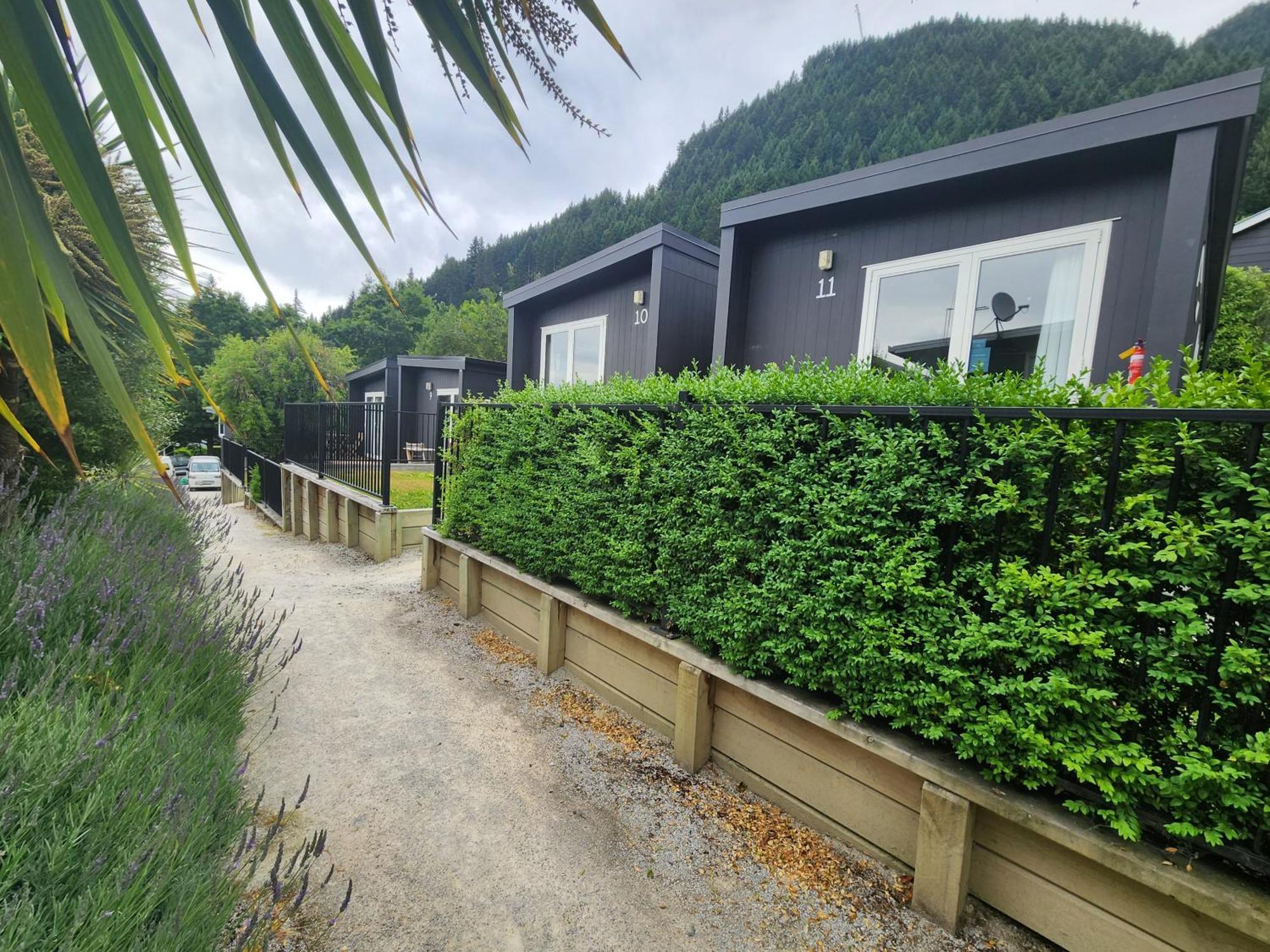 Pinewood Houses And Apartments Queenstown Buitenkant foto